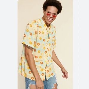 Earthbound Trading Co."Flower Power" Short-Sleeve Camp Shirt. Size Small.
